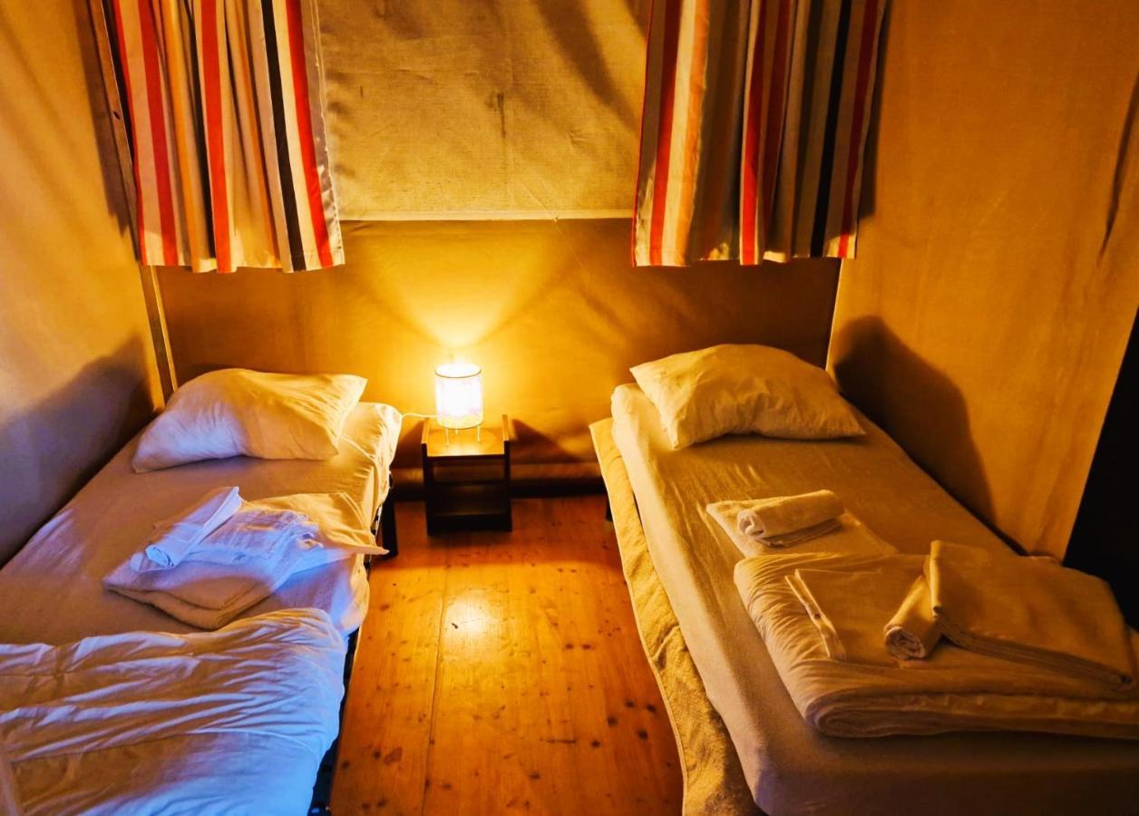 Boerderij Camping Nixhoeve Genderen Exterior foto